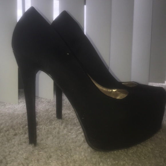 Charlotte Russe Pumps - Picture 2 of 4